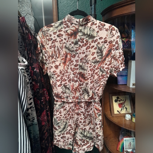 Urban Outfitters jungle romper, size M - Picture 2 of 4